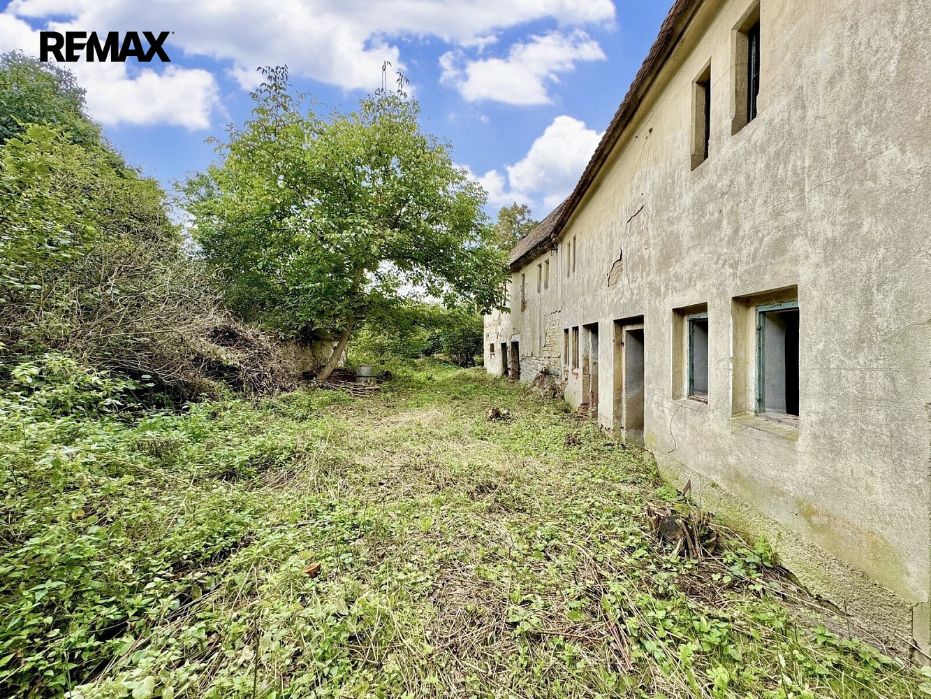 Prodej stavebního pozemku 889 m² – fotografie 3