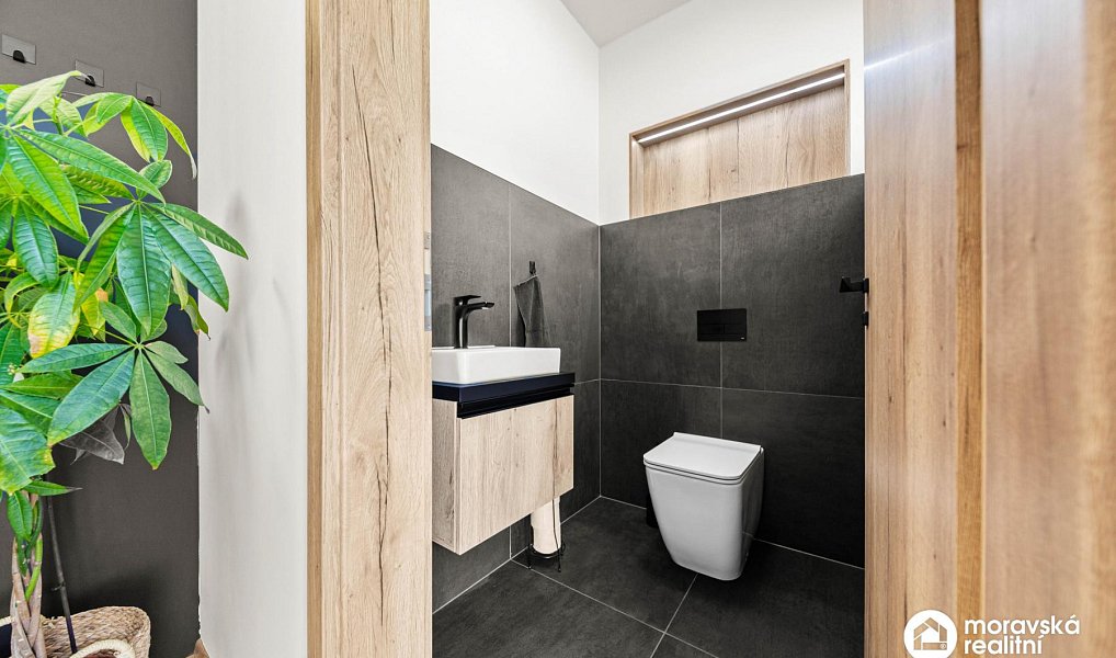 Prodej domu 199 m² s pozemkem 700 m², Hajany – náhled fotky 12