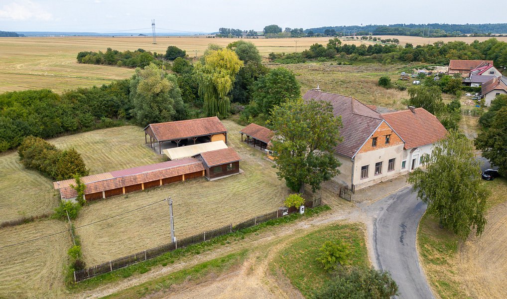 Prodej ubytovacího objektu 852 m², Chroustovice – náhled fotky 13