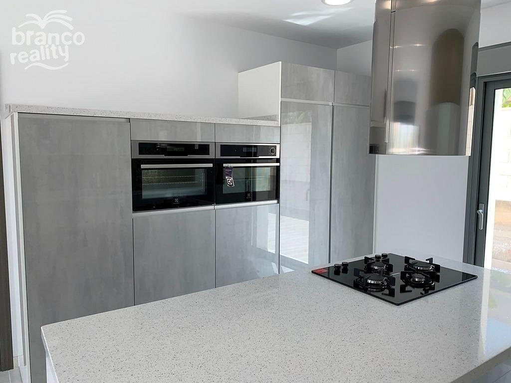 Prodej domu 165 m² s pozemkem 10 000 m² - Más