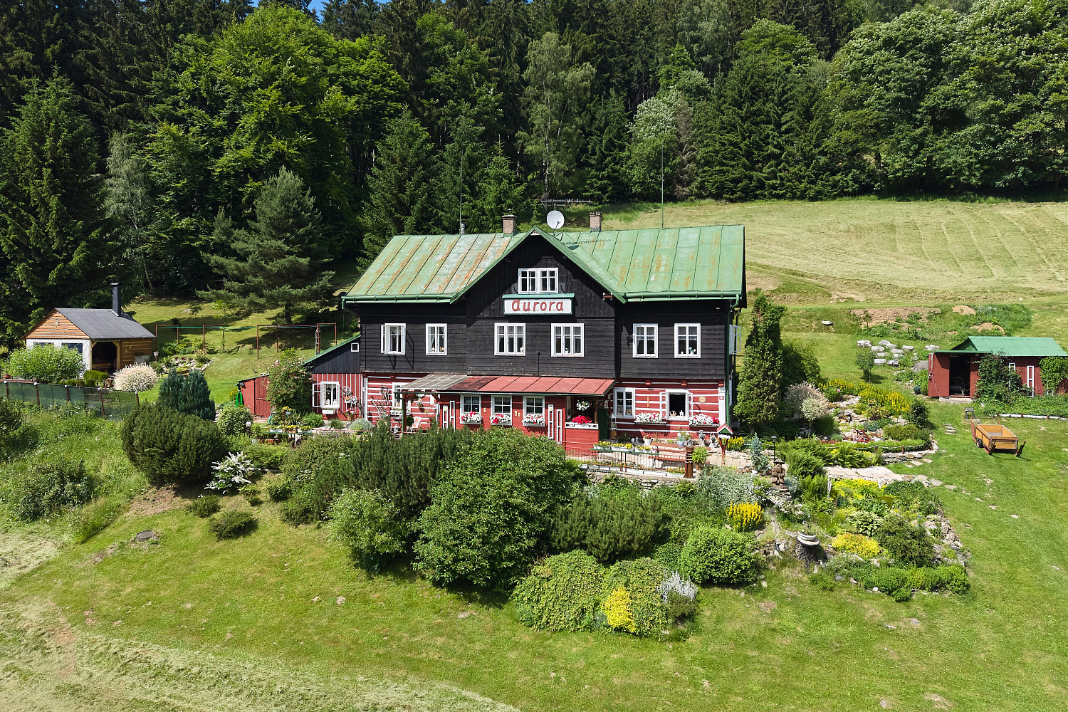 Prodej chalupy 230 m² s pozemkem 10 757 m²