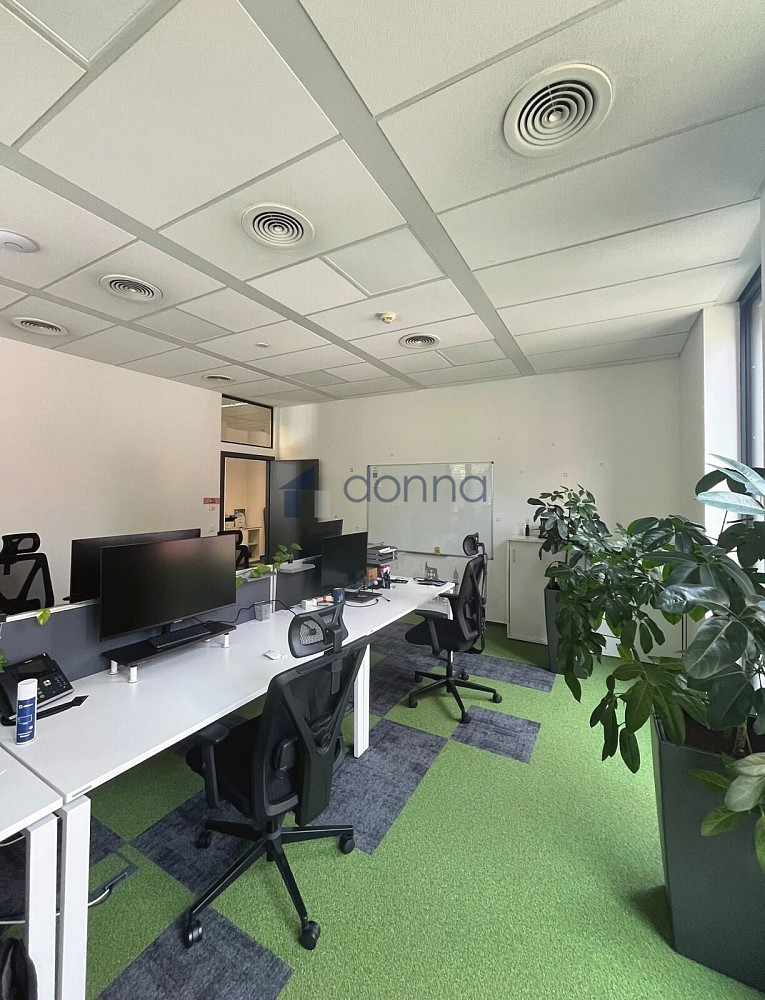 Pronájem kanceláře 76 m² – fotografie 2
