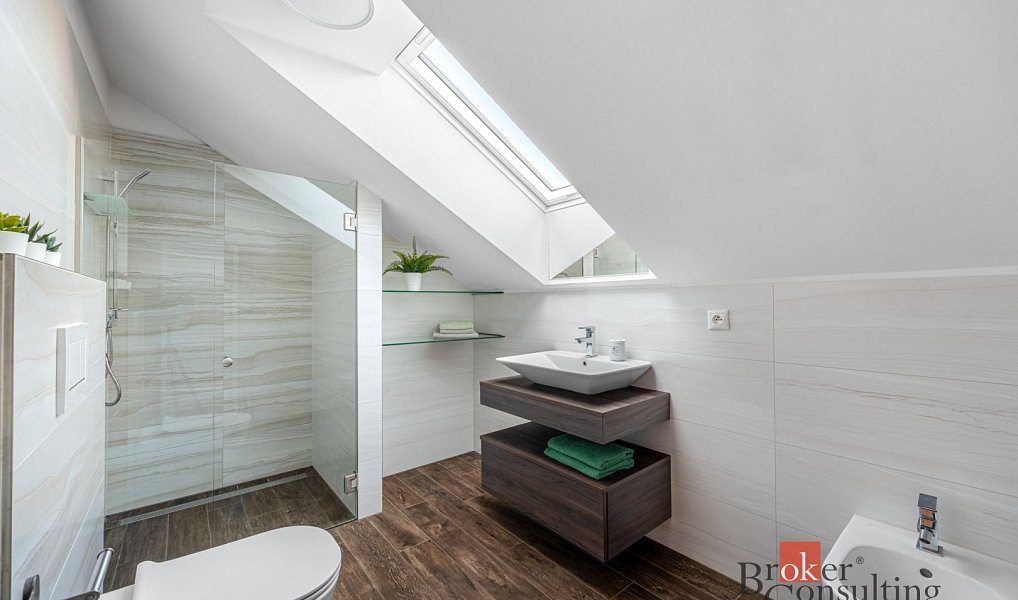 Prodej domu 195 m² s pozemkem 1 215 m², Kamenice – náhled fotky 18