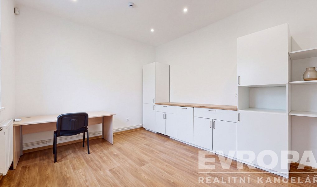Pronájem kanceláře 150 m², Rokycany – náhled fotky 9