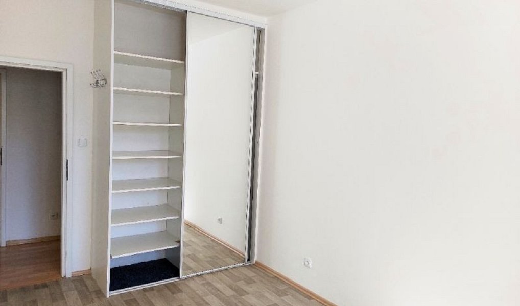 Pronájem bytu 3+1 80 m², Hradec Králové – náhled fotky 12
