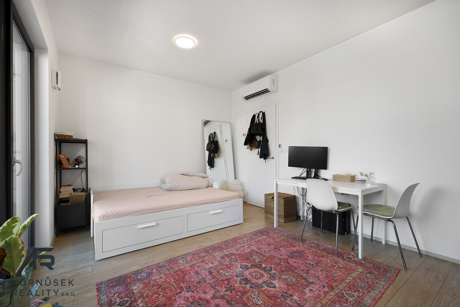 Pronájem bytu 1+kk 37 m² – pohled 3