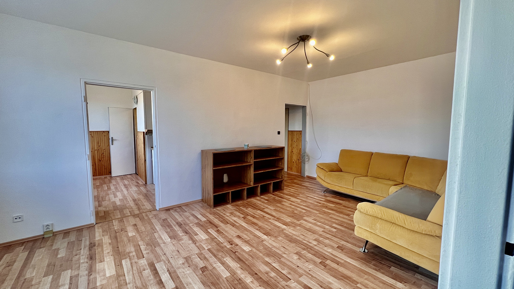 Pronájem bytu 2+1 63 m² – fotografie 2