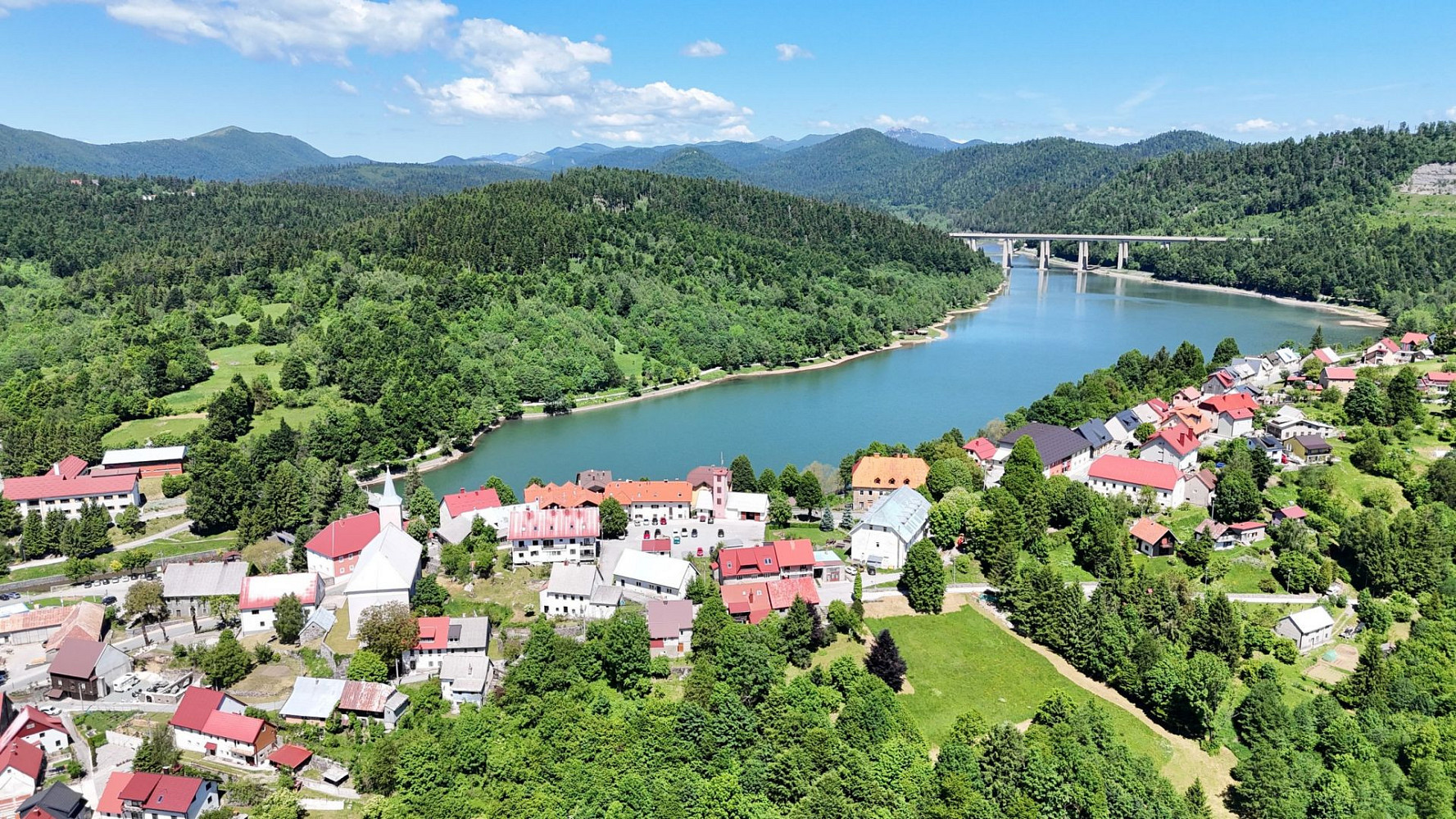Prodej domu 255 m² s pozemkem 800 m²