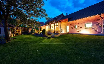 Prodej domu 300 m² s pozemkem 1 600 m², Bušanovice - Horní Nakvasovice, okres Prachatice
