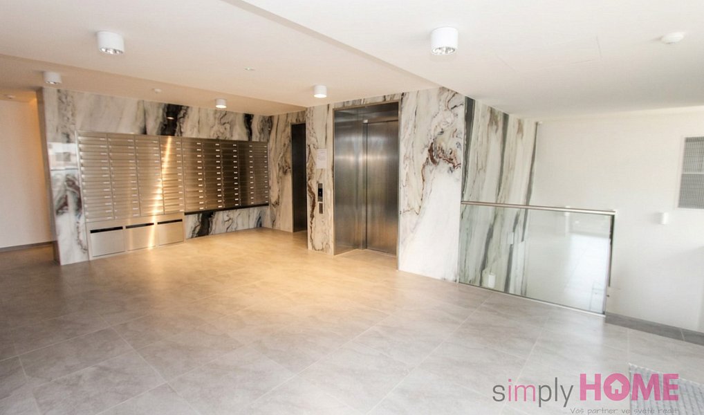 Pronájem bytu 2+kk 40 m², Praha – náhled fotky 14