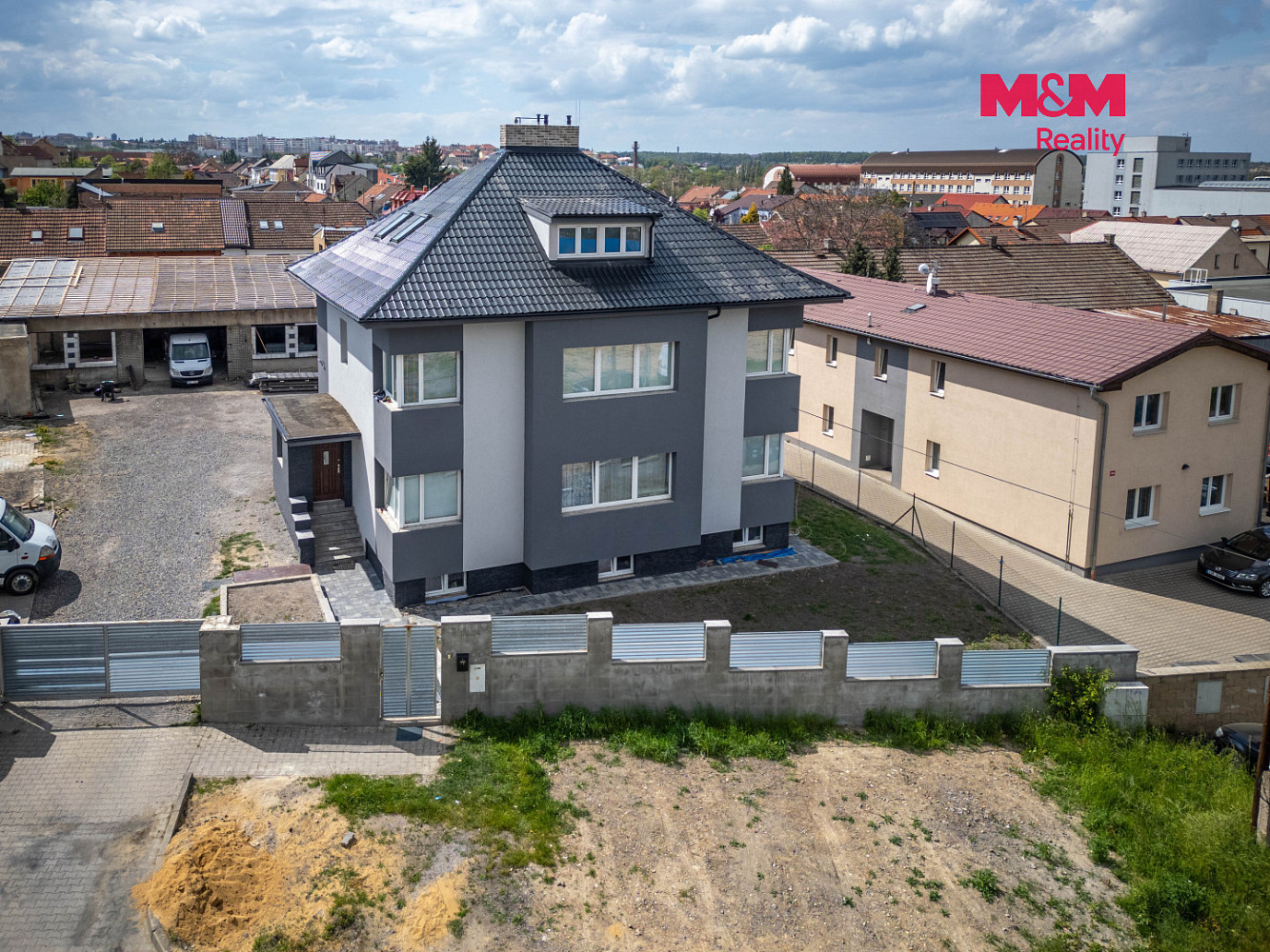 Prodej nájemního domu, činžáku 870 m² – fotografie 2