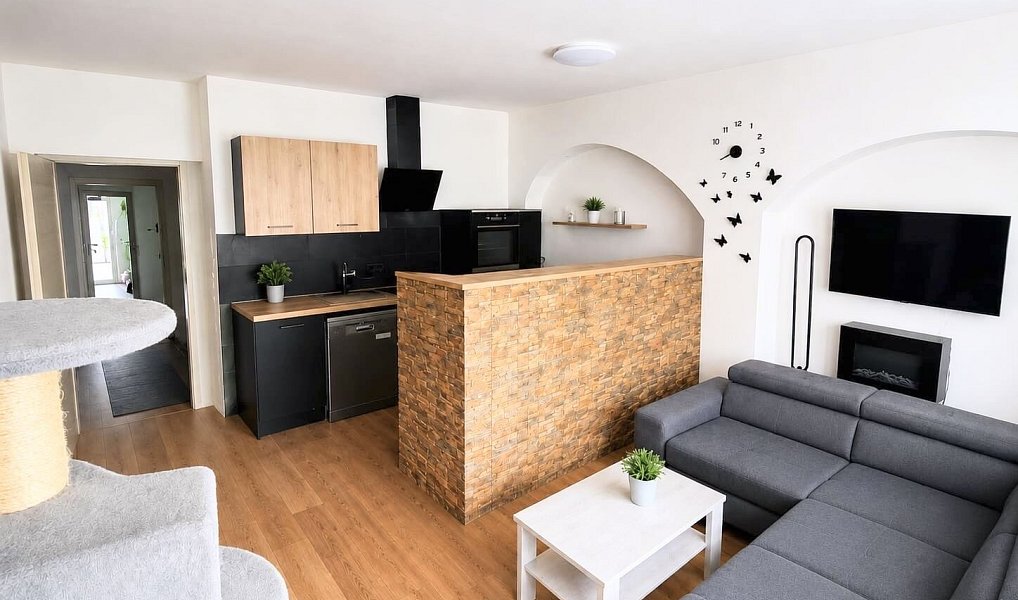 Pronájem bytu 4+1 145 m², Kadaň – náhled fotky 2