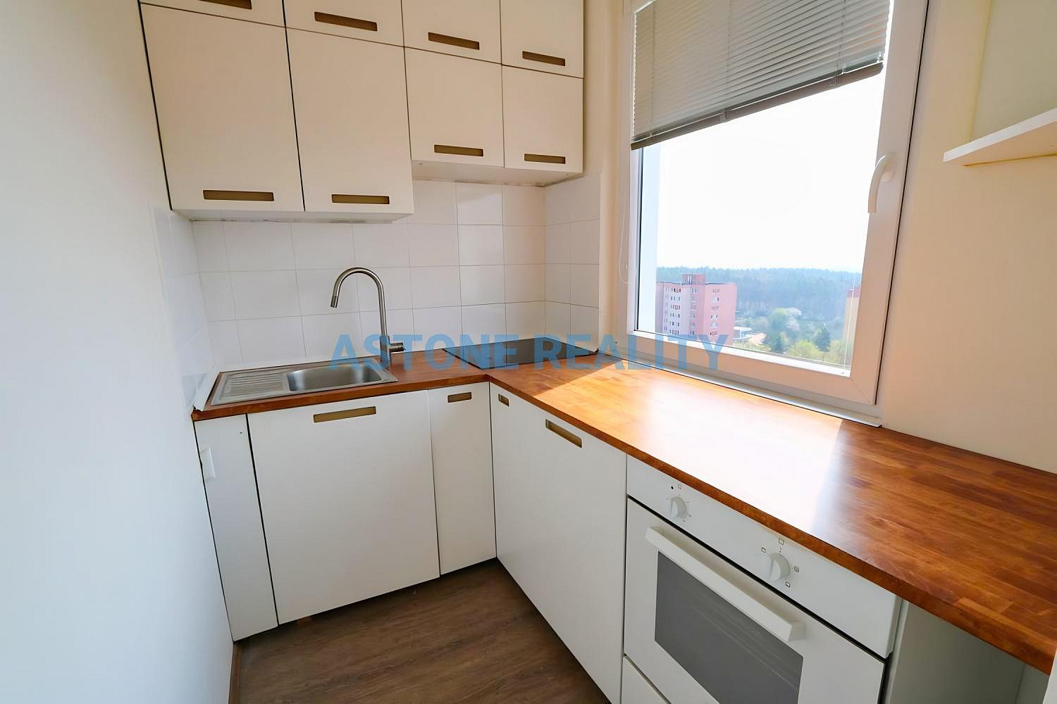 Pronájem bytu 1+kk 30 m² – fotografie 3