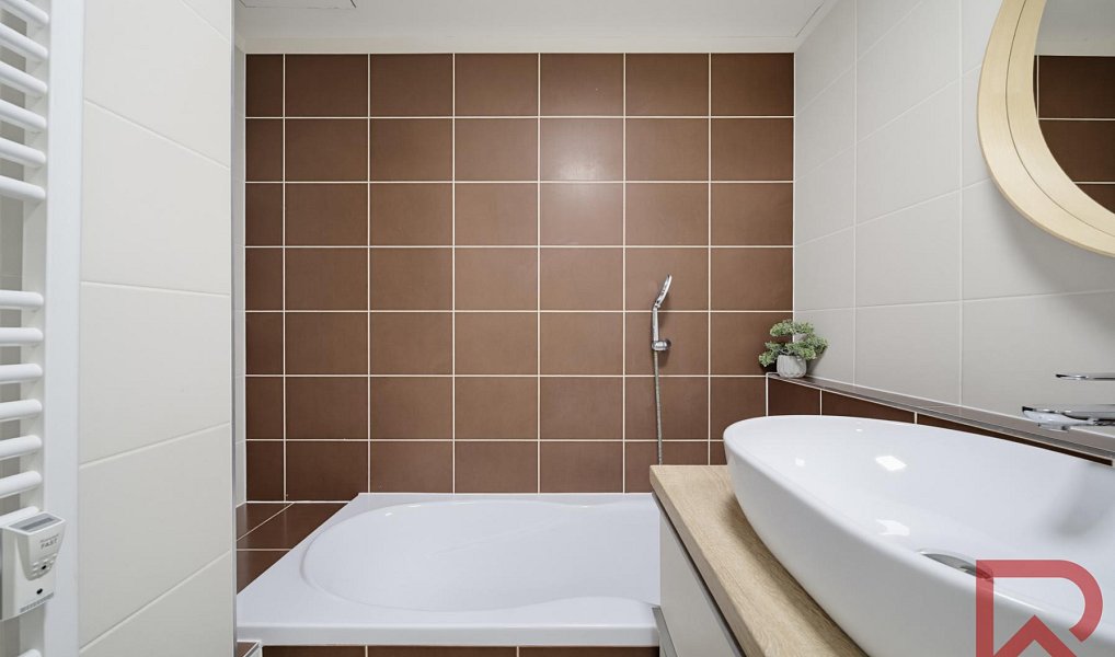 Prodej bytu 3+kk 94 m², Ostrov – náhled fotky 5