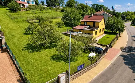 Prodej stavebního pozemku 530 m², Nad rybníkem, Praha 9 - Dolní Počernice