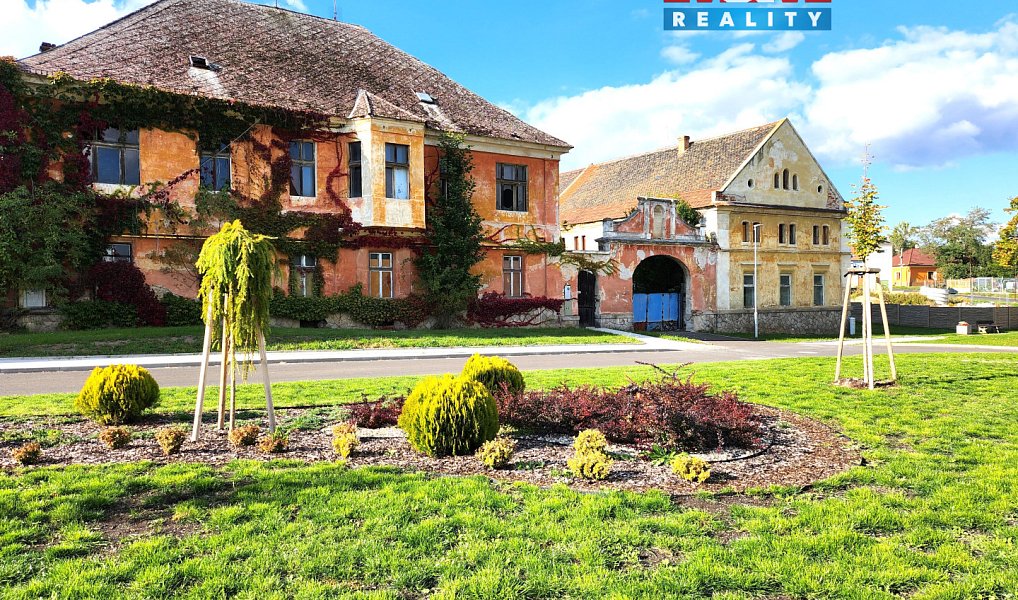Prodej zemědělského objektu 480 m², Břvany – fotka 1 z 19