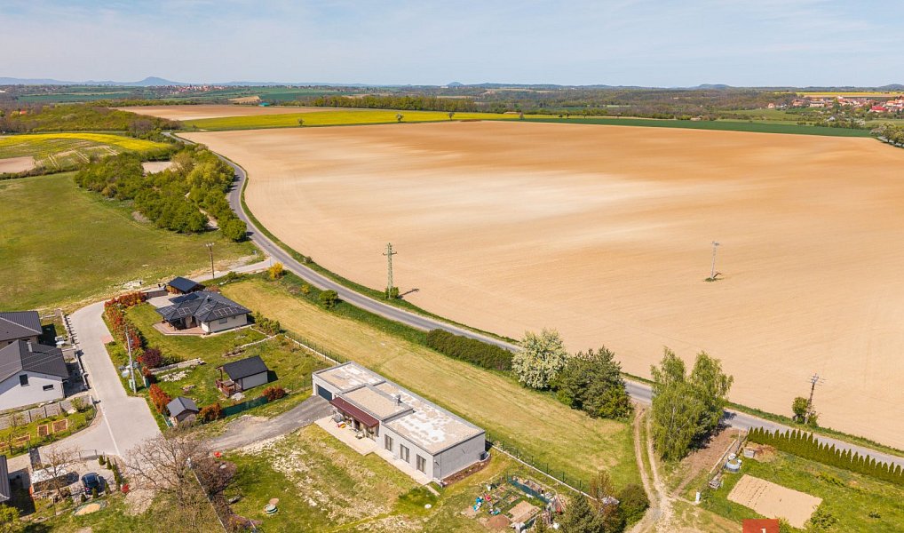 Prodej stavebního pozemku 2 357 m², Střemy – náhled fotky 8