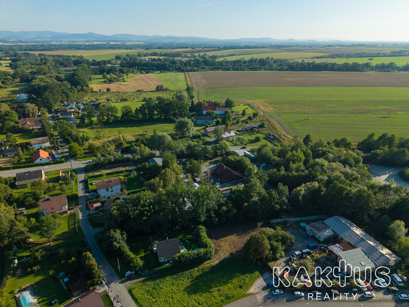 Prodej stavebního pozemku 982 m² – fotografie 4