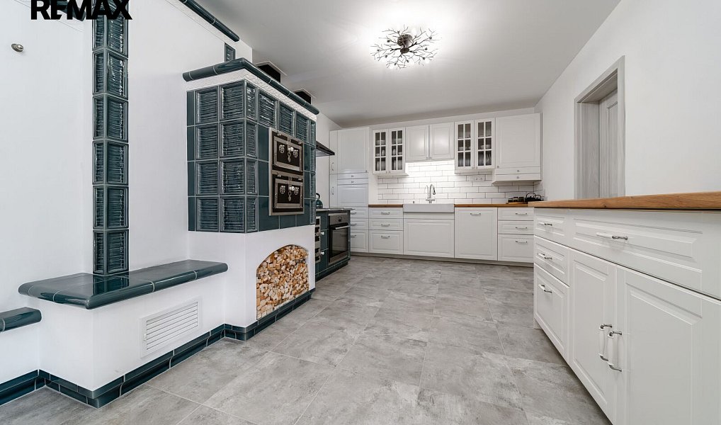 Prodej domu 428 m² s pozemkem 891 m², Chvalatice – náhled fotky 3