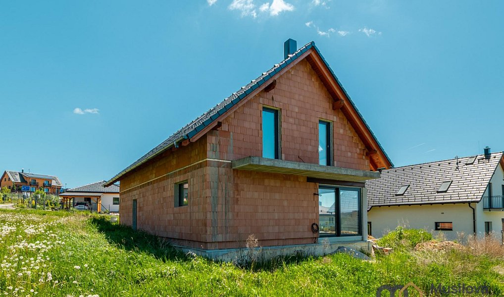Prodej domu 194 m² s pozemkem 1 131 m², Horní Planá – náhled fotky 2