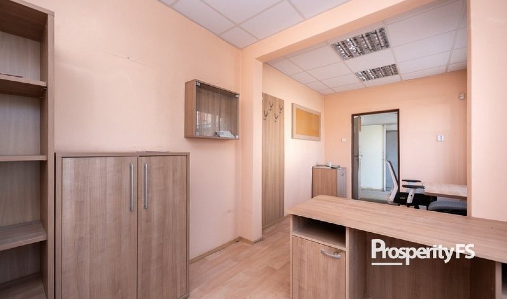 Prodej kanceláře 475 m², Okna – náhled fotky 13