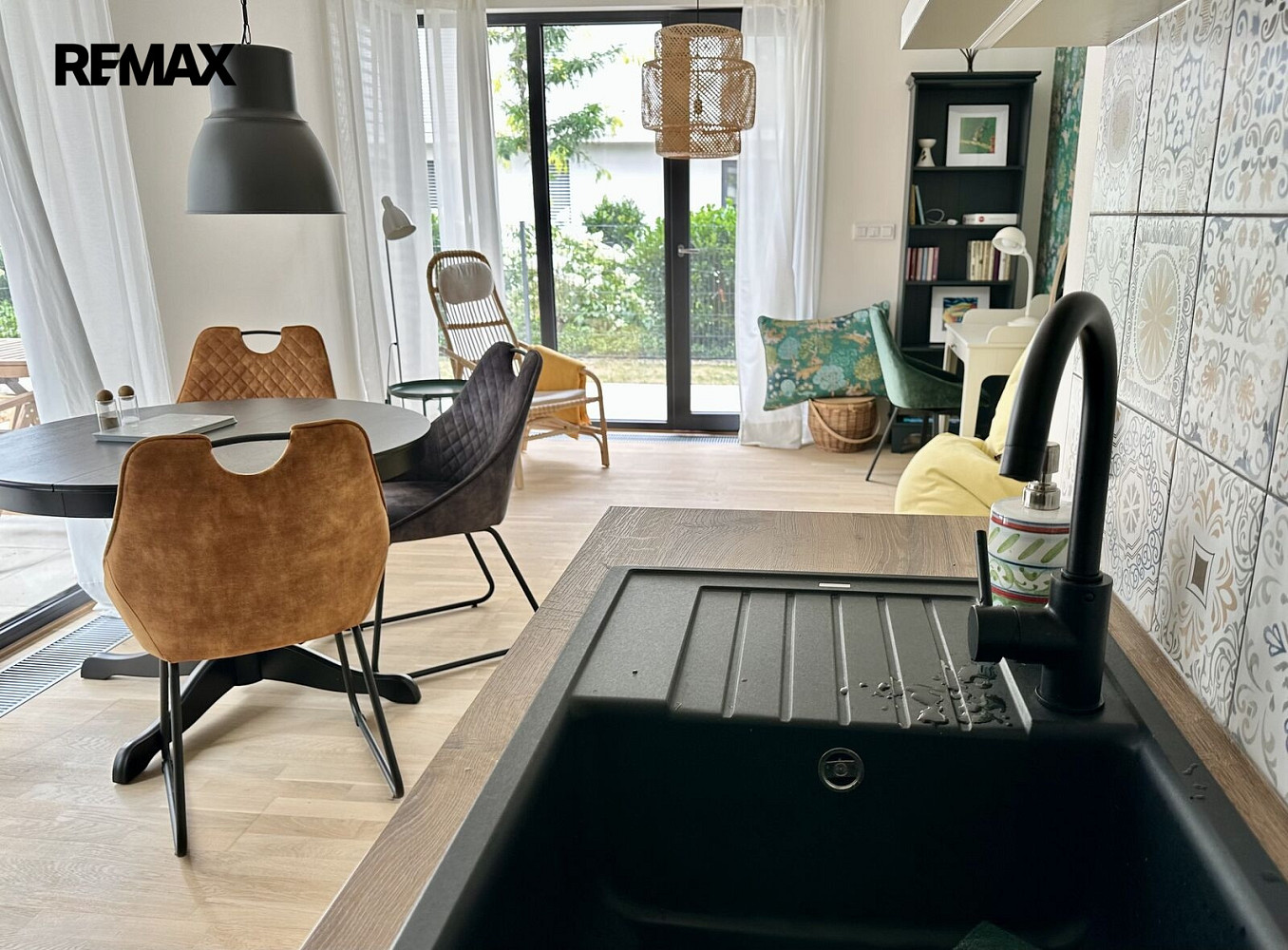 Pronájem bytu 2+kk 46 m² – fotografie 3