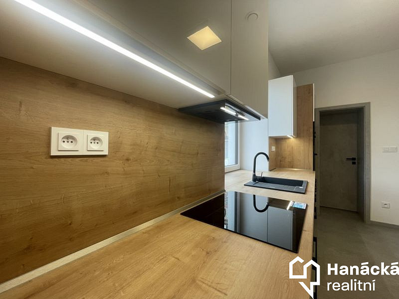 Pronájem bytu 1+kk 29 m² – fotografie 4