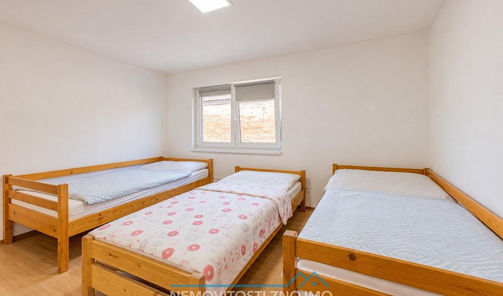 Prodej domu 220 m² s pozemkem 1 436 m², Chvalovice – náhled fotky 19
