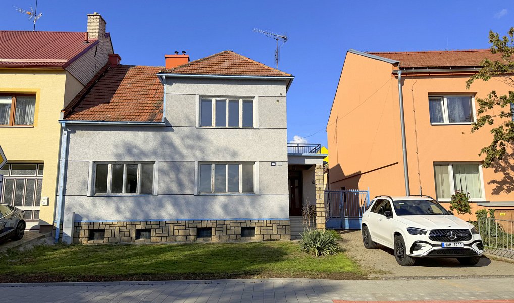 Pronájem domu 150 m² s pozemkem 1 406 m², Hluk – fotka 1 z 22