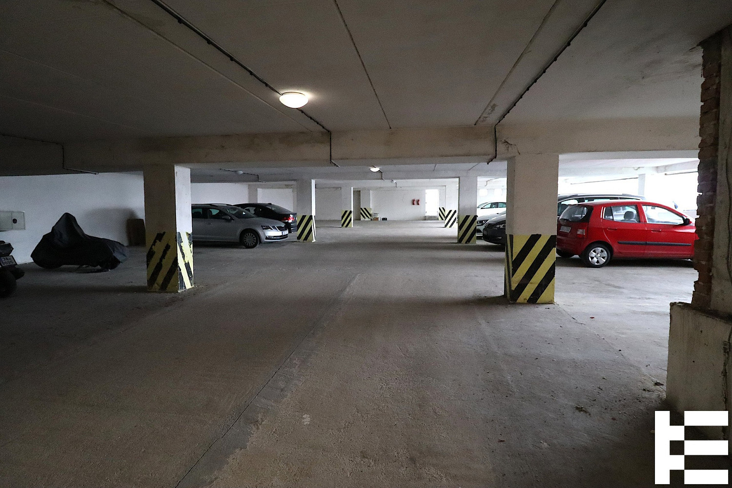 Soubor 32 podzemních parkovacích stání ul K otočce Praha Modřany - View 4