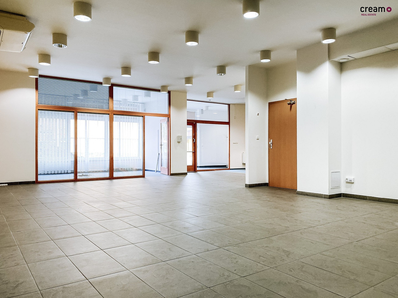 Pronájem obchodních prostor 155 m² – fotografie 4