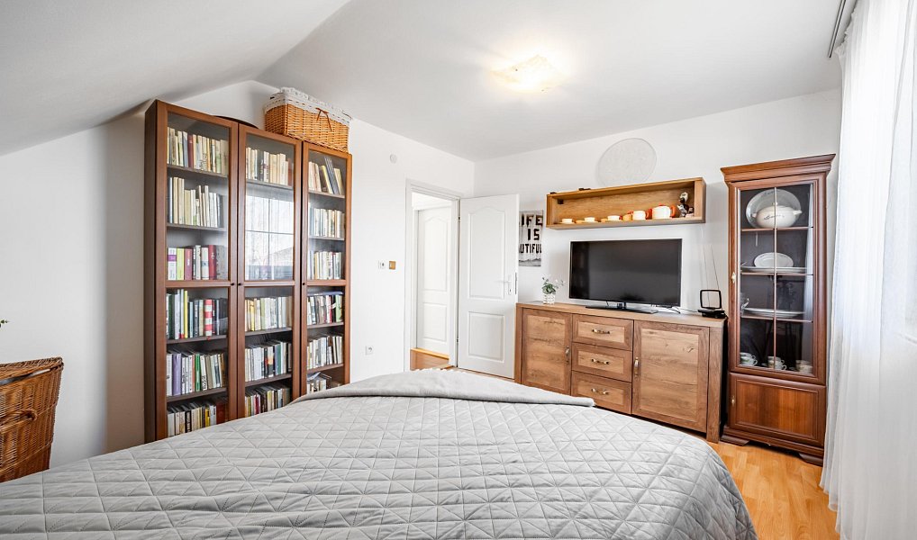 Prodej domu 165 m² s pozemkem 735 m², Tehov – náhled fotky 18