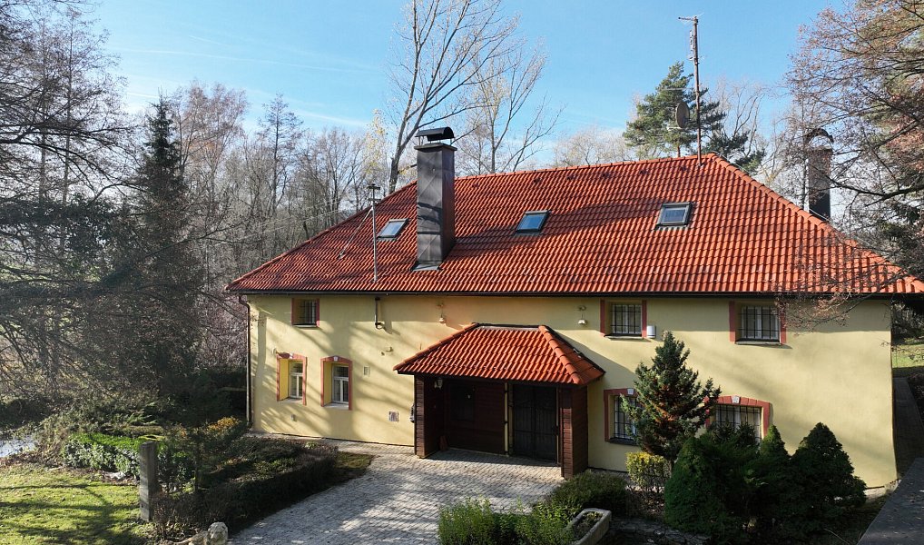 Prodej domu 450 m² s pozemkem 4 111 m², Křemže – náhled fotky 2