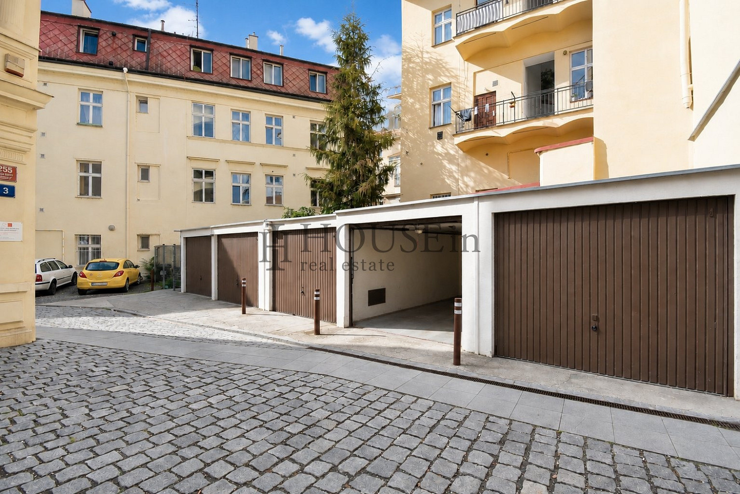 Pronájem garáže 16 m2 - Praha - Nové Město, ul. Vyšehradská – fotografie 2