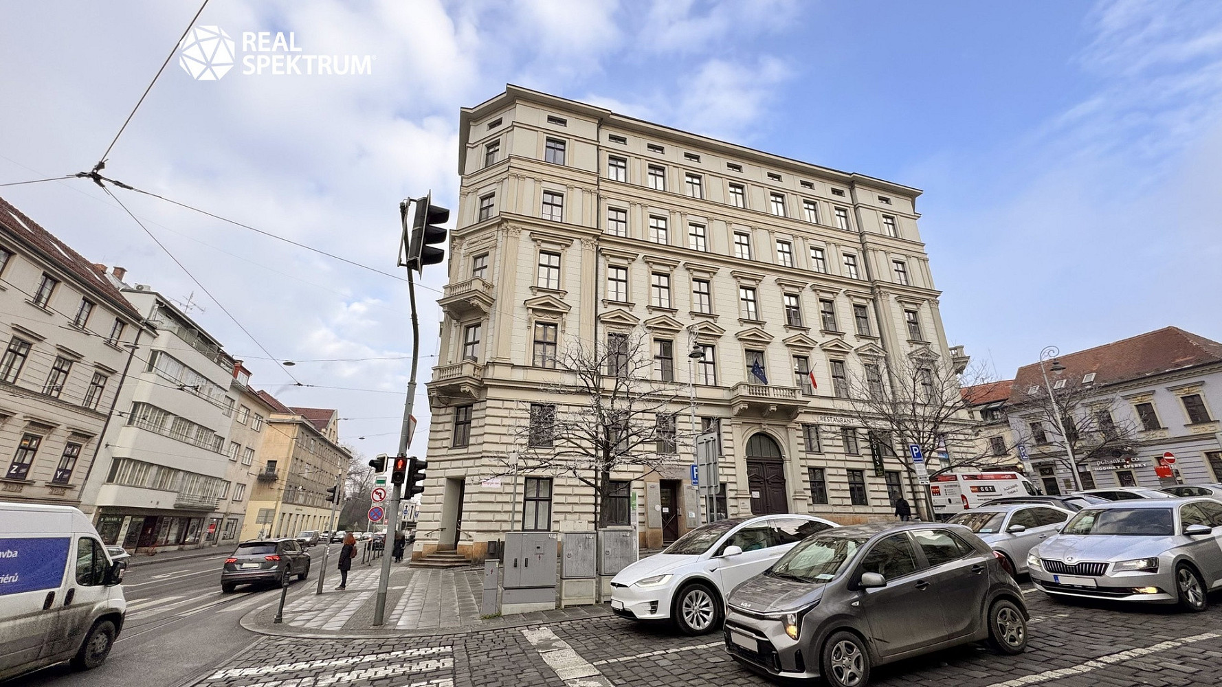 Pronájem kanceláře 552 m²