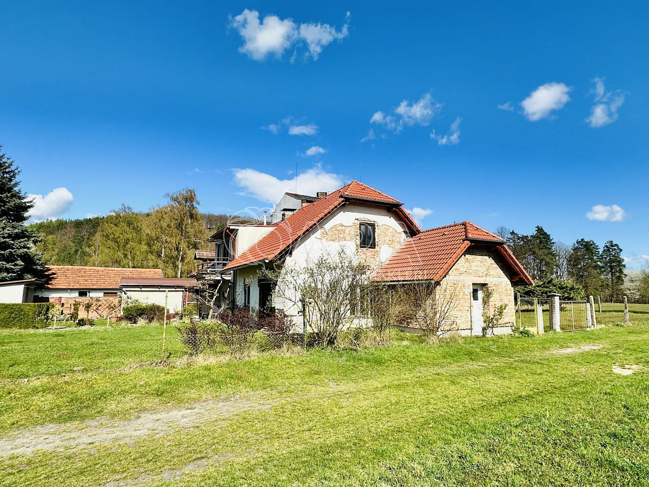 Prodej domu 100 m² s pozemkem 296 m² – fotografie 2