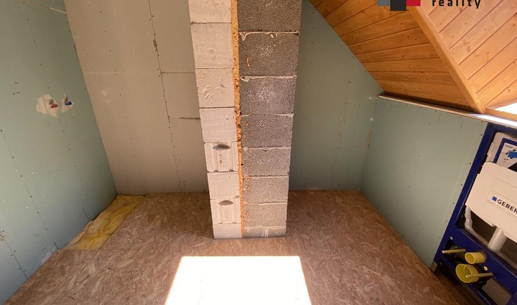 Prodej domu 177 m² s pozemkem 945 m², Janov – náhled fotky 13