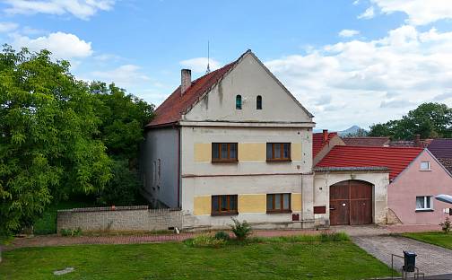 Prodej domu 252 m² s pozemkem 1 897 m², Výškov, okres Louny