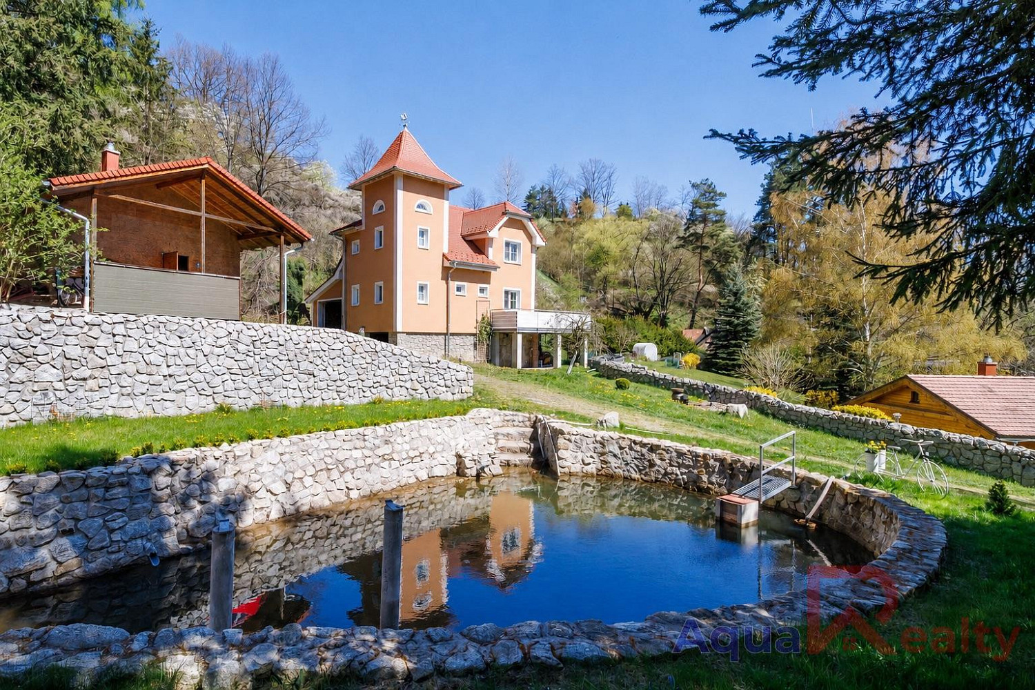 Prodej ubytovacího objektu 250 m² – fotografie 2