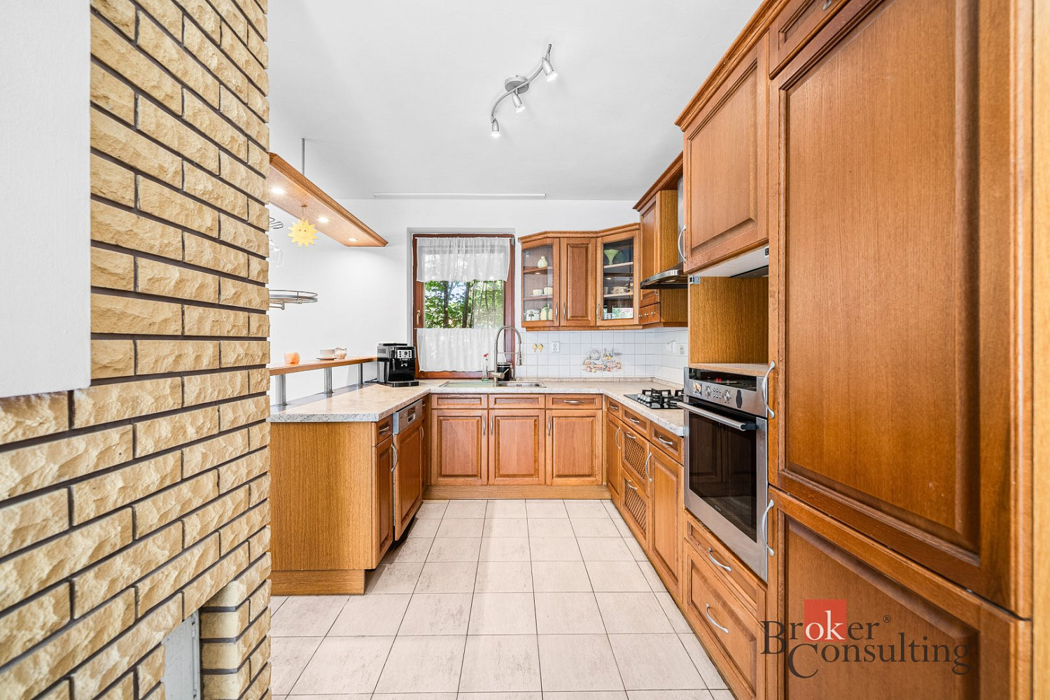 Prodej domu 196 m² s pozemkem 252 m² – fotografie 3