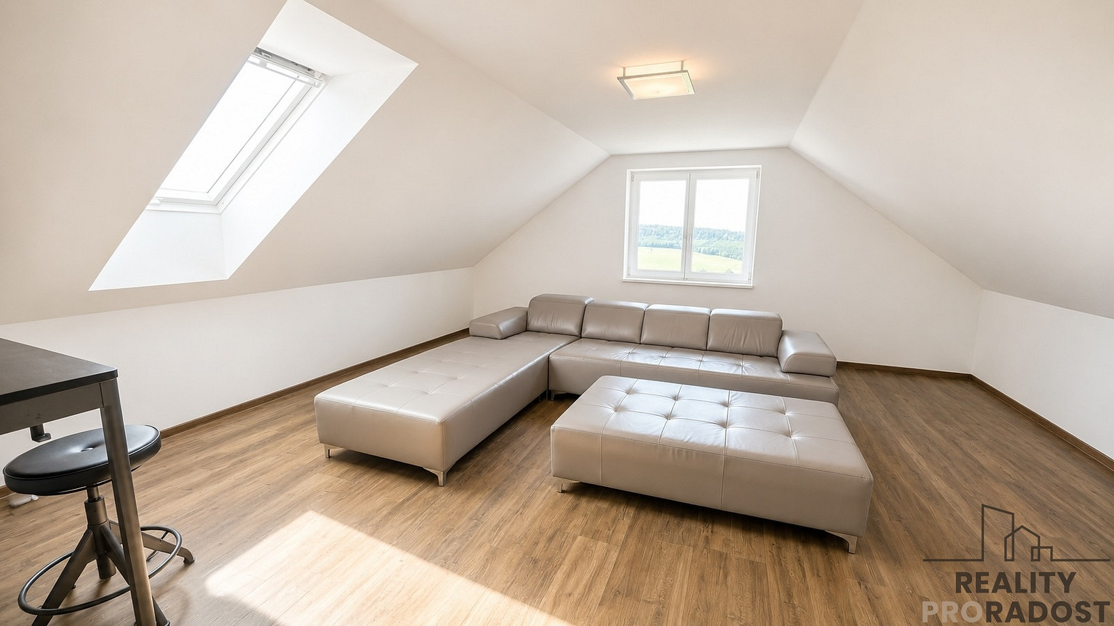Pronájem domu 180 m² s pozemkem 1 m² — photo 2