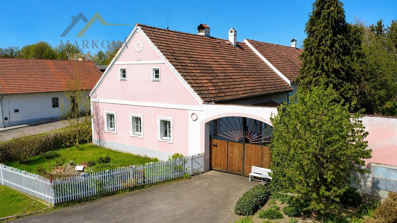 Prodej domu 312 m² s pozemkem 3 167 m²