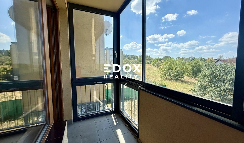 Prodej bytu 1+kk 35 m², Praha – náhled fotky 3