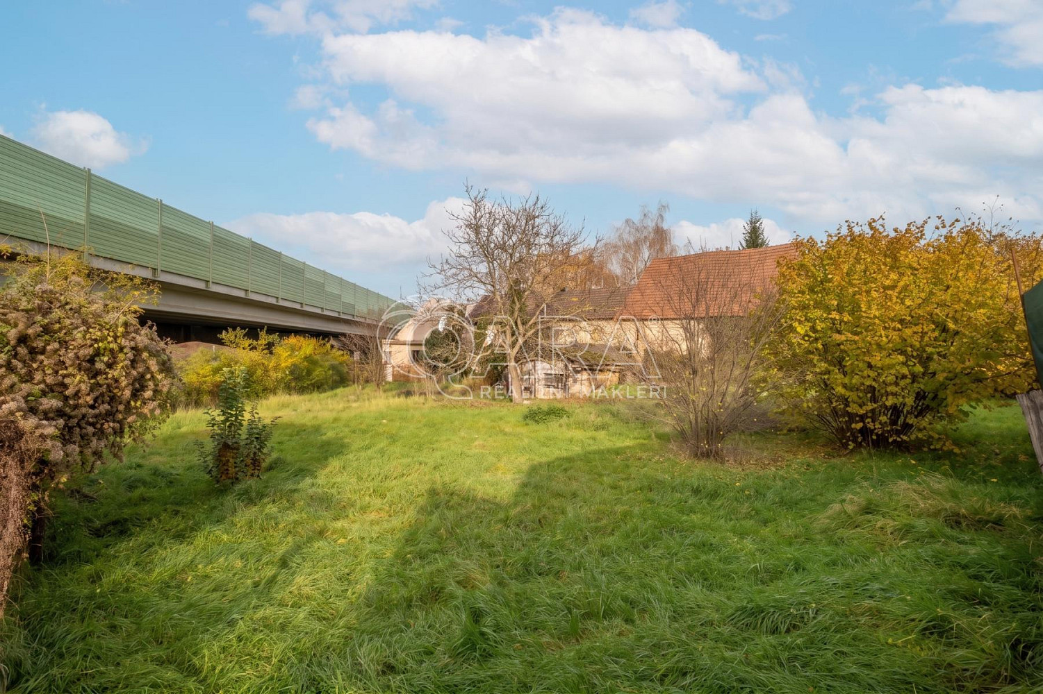 Prodej komerčního pozemku 1 172 m² – fotografie 2