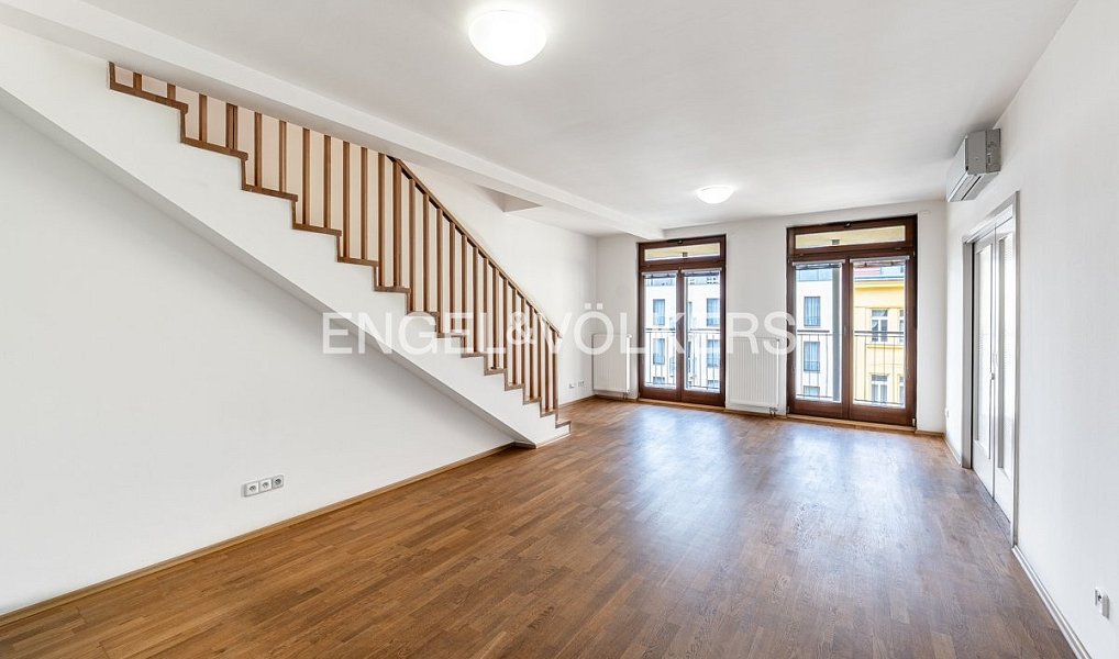 Pronájem kanceláře 147 m², Praha – náhled fotky 2