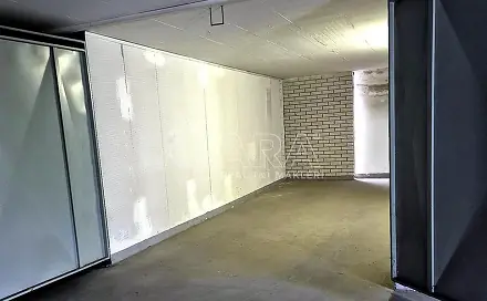 Pronájem samostatné uzamykatelné garáže 18,3 m2 Frýdlanská Praha 8, Frýdlantská, Praha 8 - Kobylisy