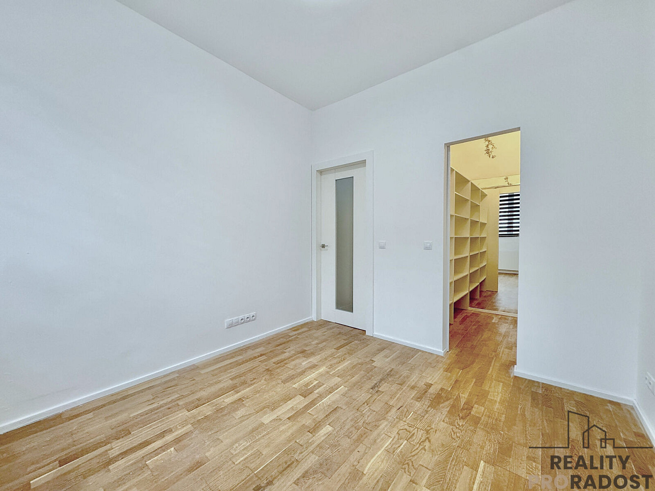 Pronájem bytu 2+kk 64 m² – fotografie 3