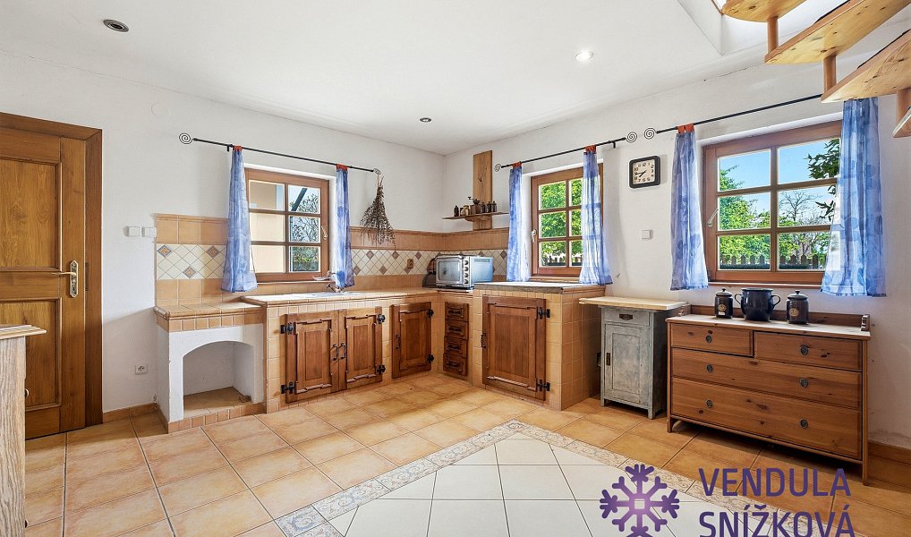 Prodej domu 180 m² s pozemkem 889 m², Bělá pod Bezdězem – náhled fotky 11