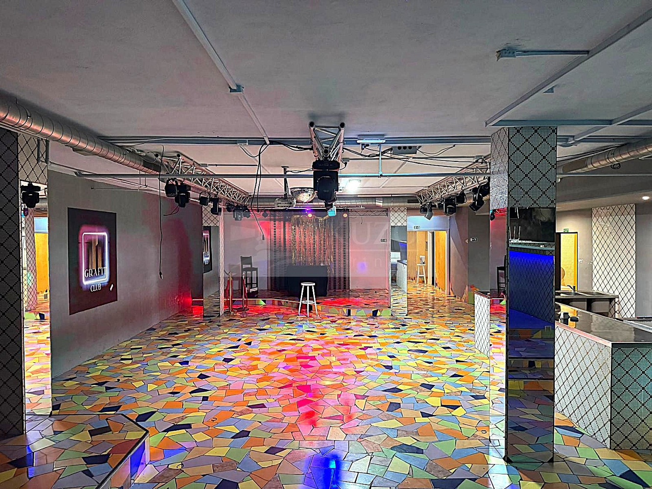 Pronájem obchodních prostor 217 m² – fotografie 2