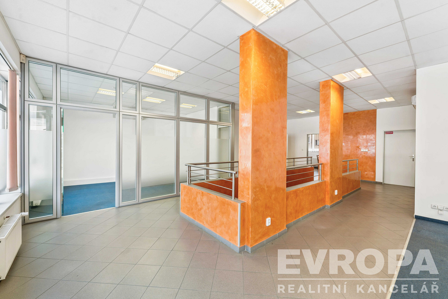 Pronájem kanceláře 268 m² – další